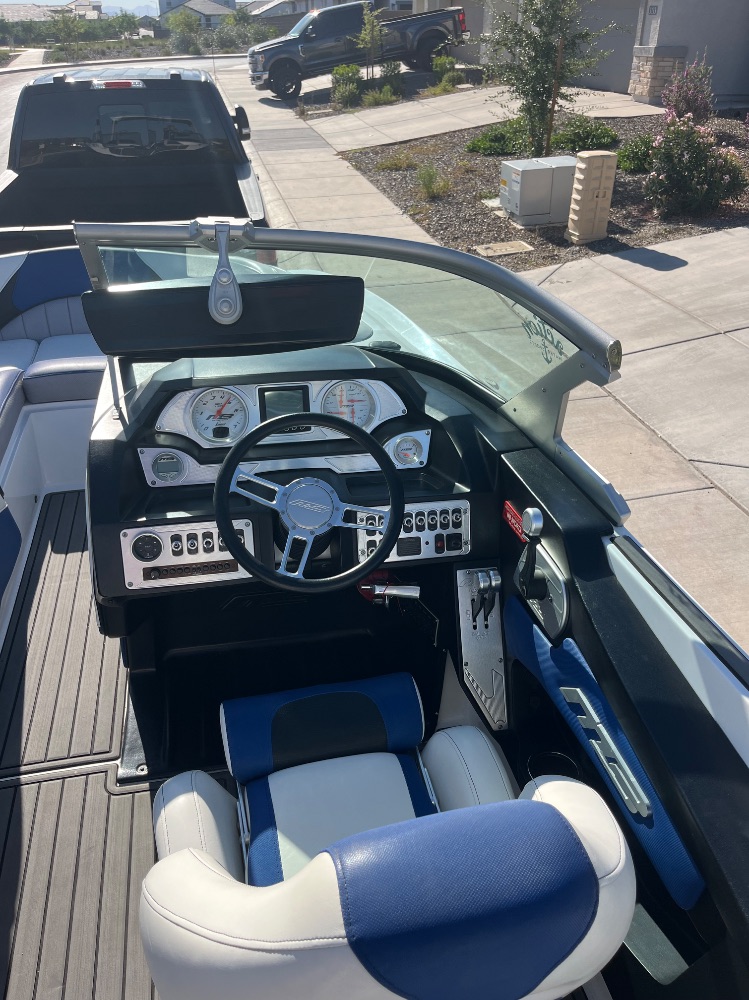 2019 MB B52 21' Icon